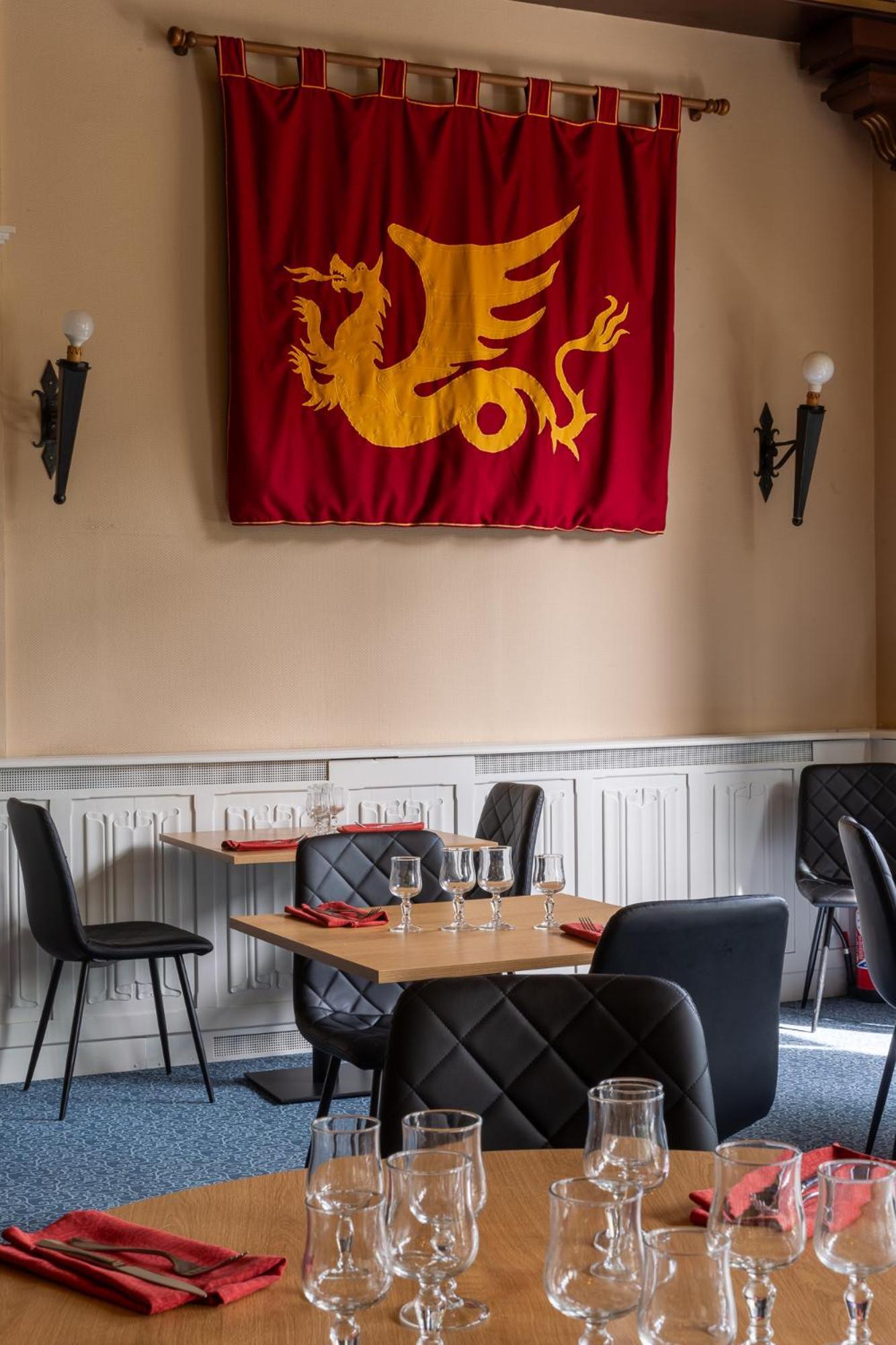 Hotel Restaurant Du Chateau Josselin Bagian luar foto