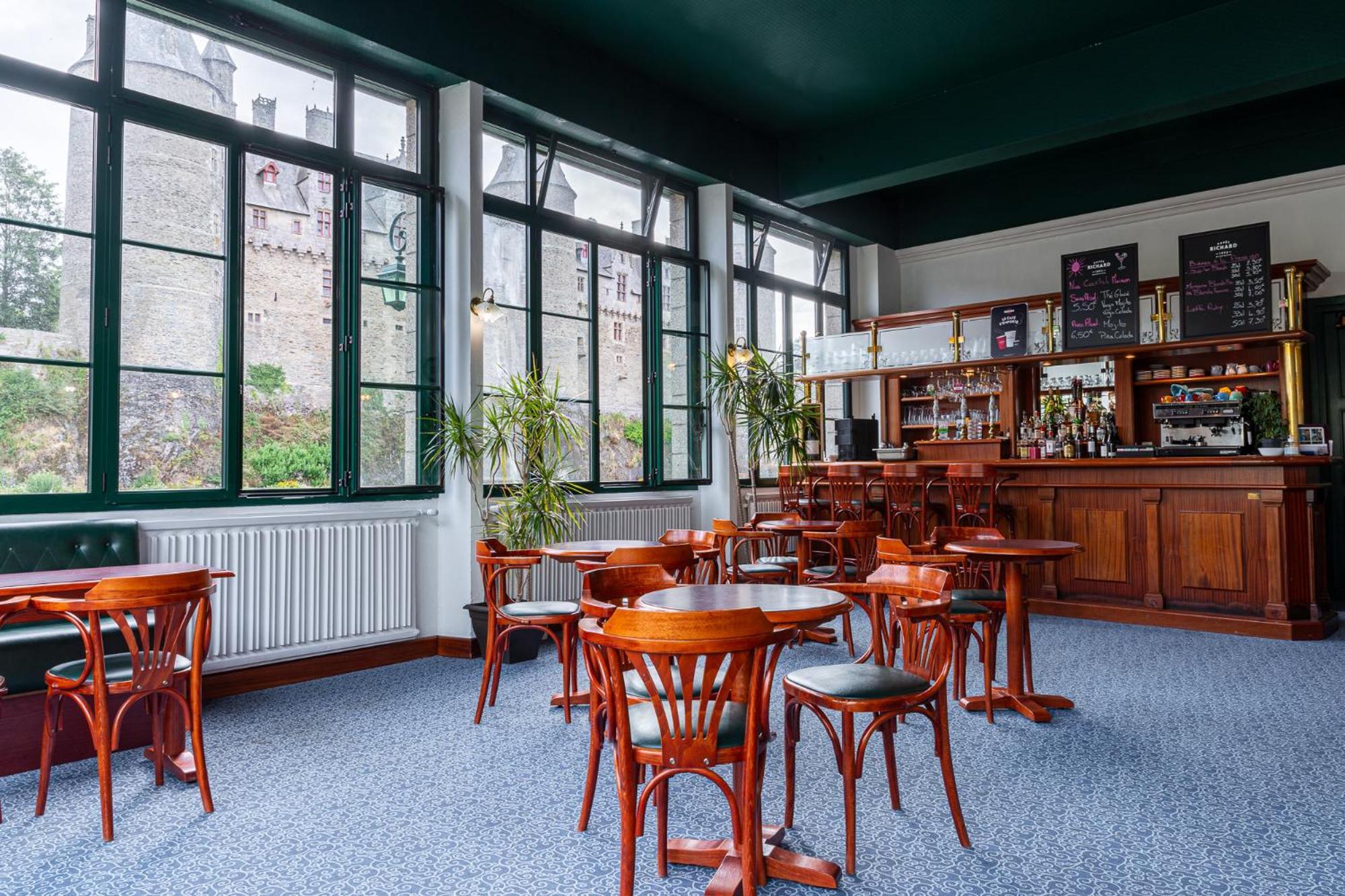 Hotel Restaurant Du Chateau Josselin Bagian luar foto