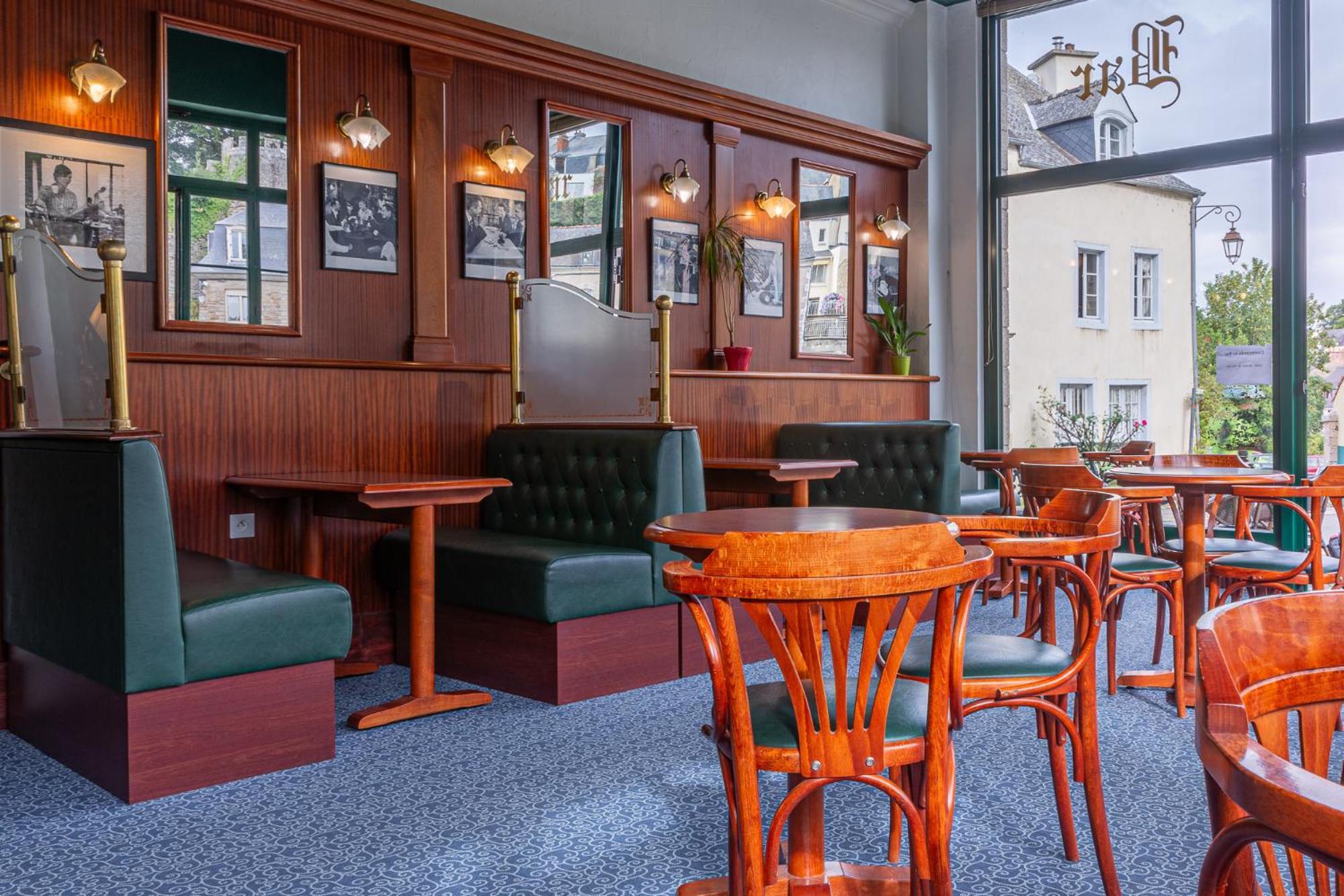 Hotel Restaurant Du Chateau Josselin Bagian luar foto