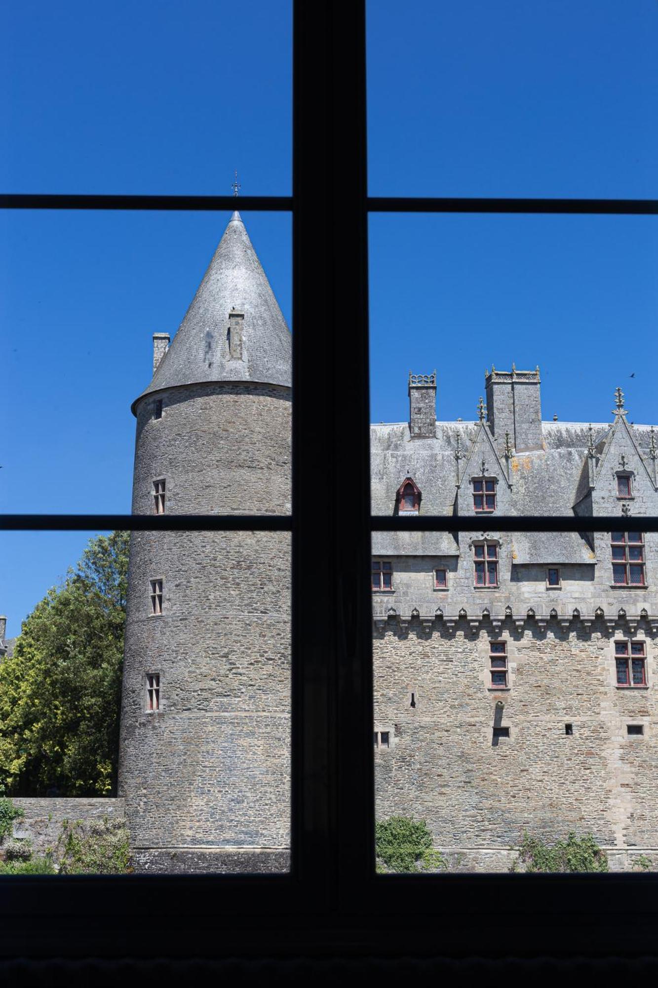 Hotel Restaurant Du Chateau Josselin Bagian luar foto