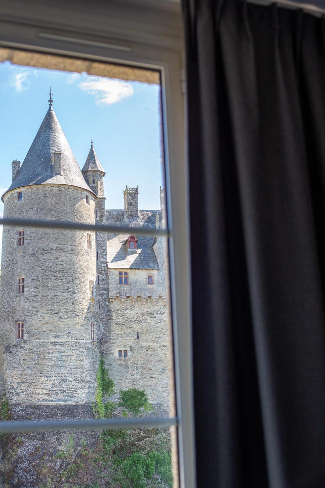 Hotel Restaurant Du Chateau Josselin Bagian luar foto