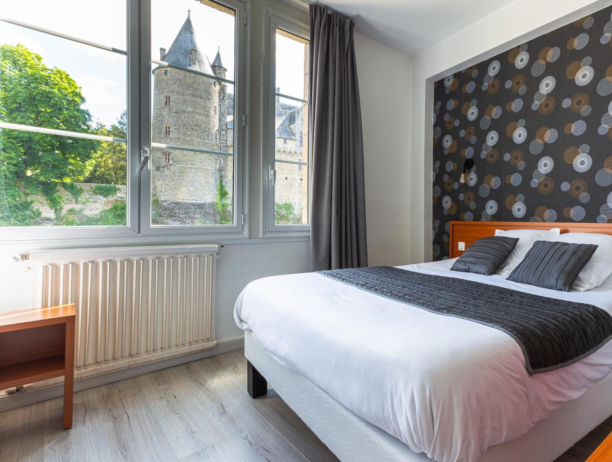 Hotel Restaurant Du Chateau Josselin Bagian luar foto