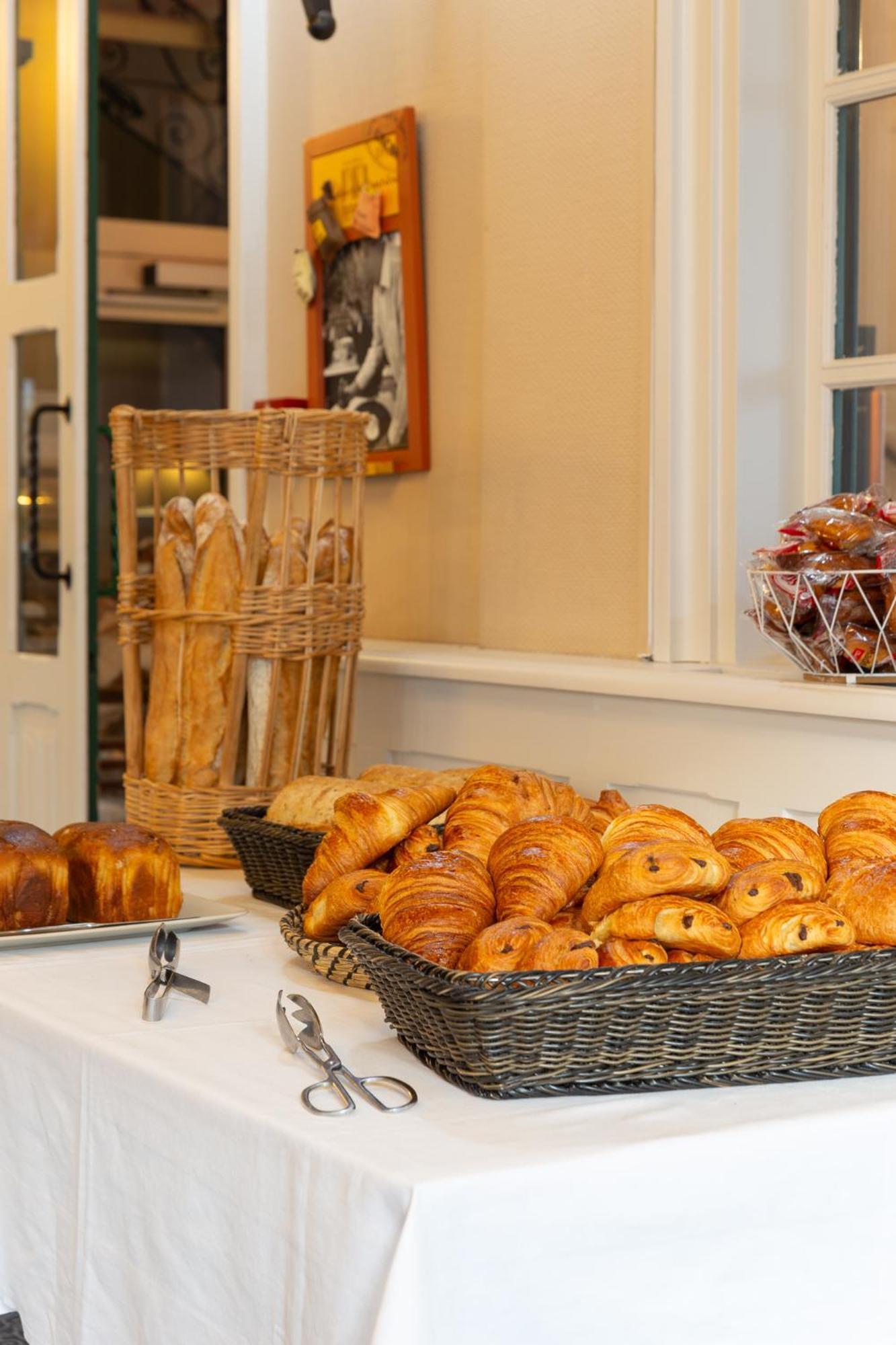 Hotel Restaurant Du Chateau Josselin Bagian luar foto